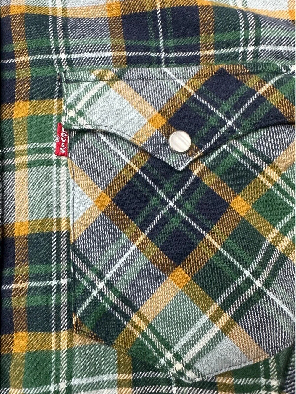 Levi's Standard Western Snap Flannel Shirt Men Small Green Plaid NWT (MSRP $69)
